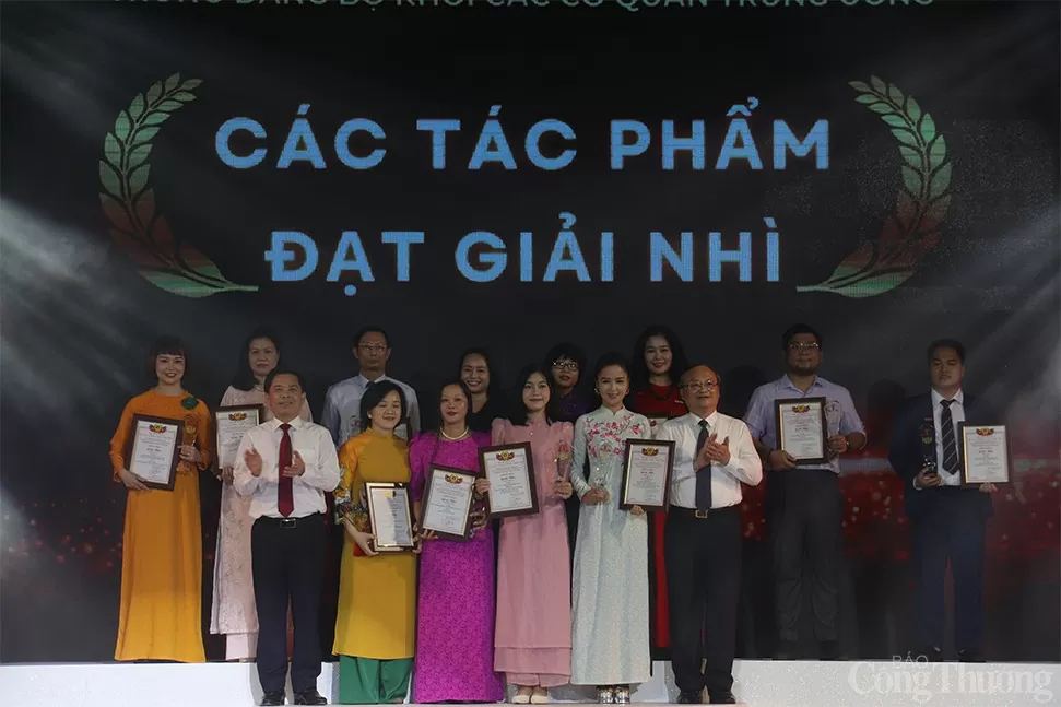 Chùm ảnh: Trao giải Cuộc thi về bảo vệ nền tảng tư tưởng của Đảng trong Khối các cơ quan Trung ương