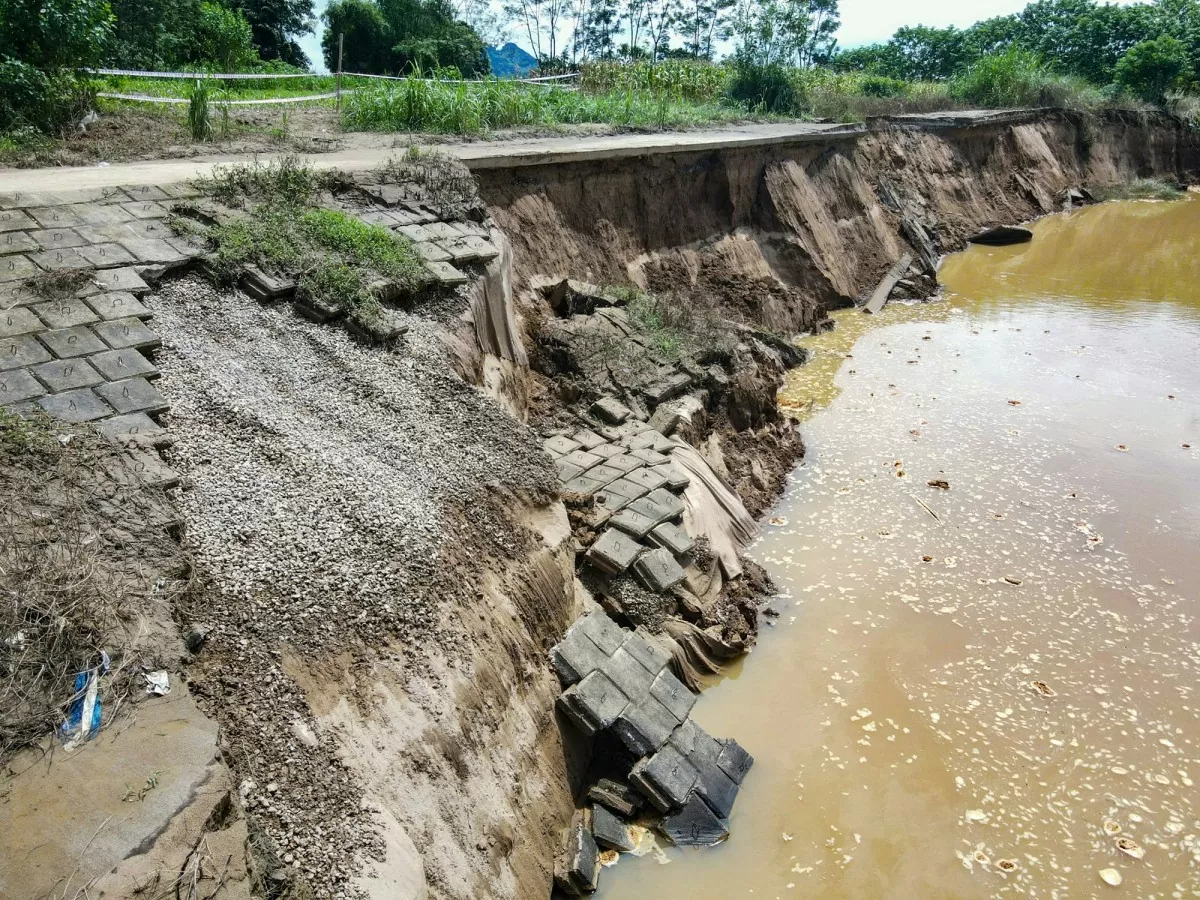 sạt lở đê