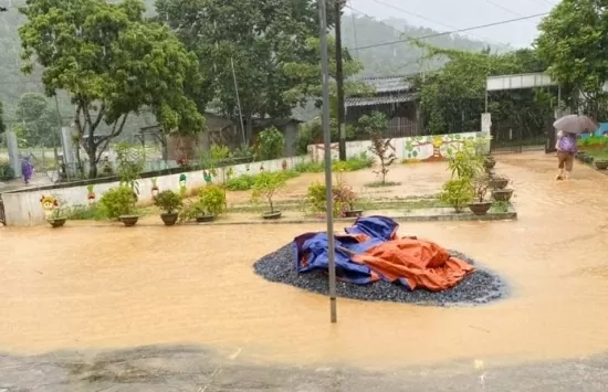 Lũ ống, sạt lở đất, nhiều điểm trường tại Lào Cai, Nghệ An cho học sinh nghỉ học