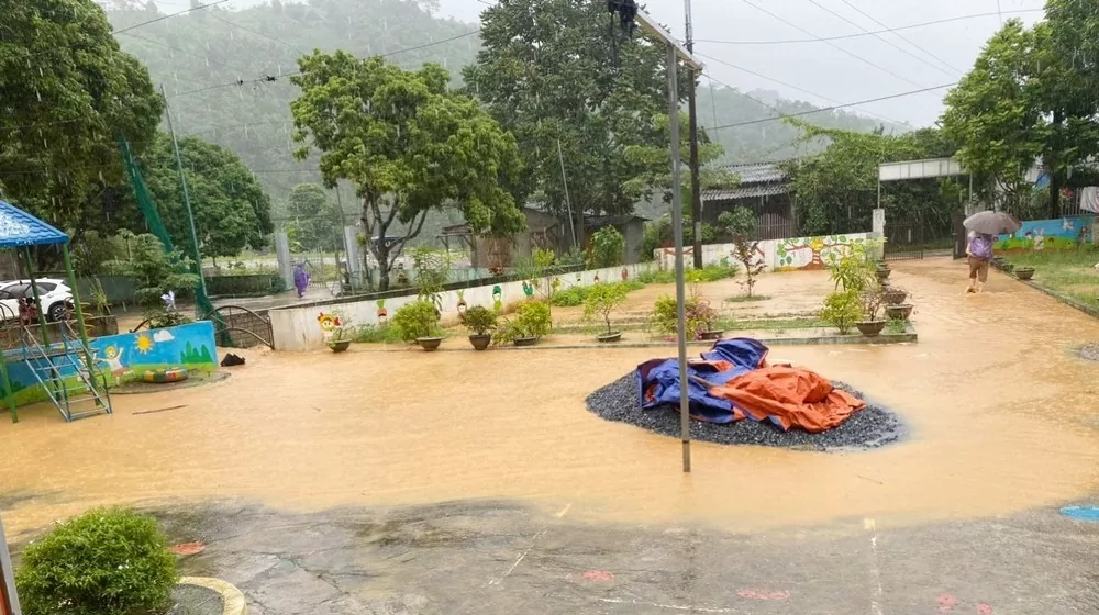 Lũ ống, sạt lở đất, nhiều điểm trường tại Lào Cai, Nghệ An cho học sinh nghỉ học