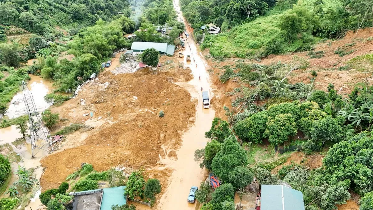 Hà Giang thông xe khu vực sạt lở trên Quốc lộ 2 tại Km49+500