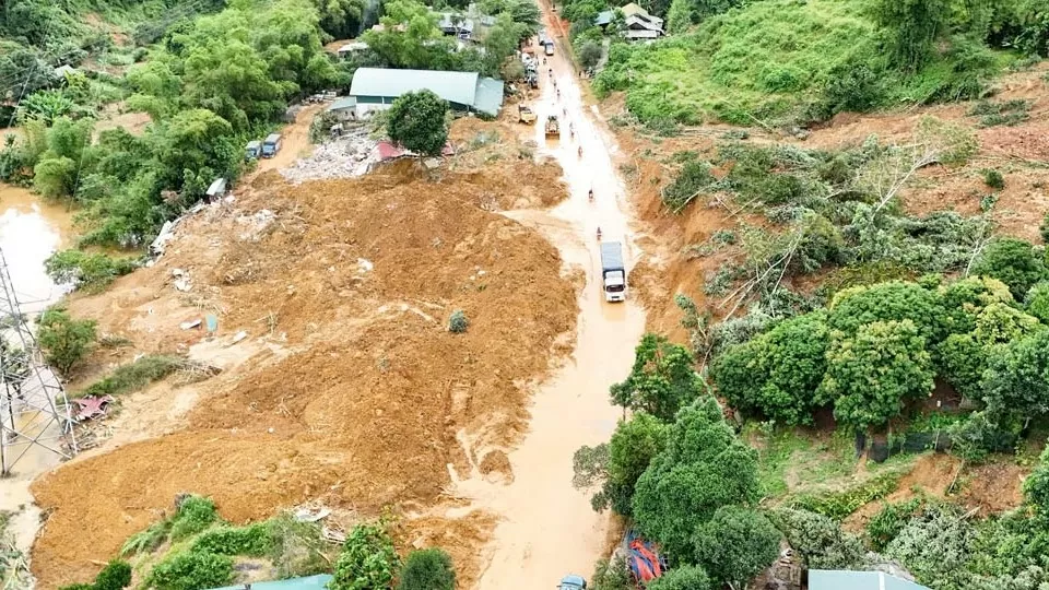 Hà Giang thông xe khu vực sạt lở trên quốc lộ 2 tại Km49+500 ở huyện Bắc Quang