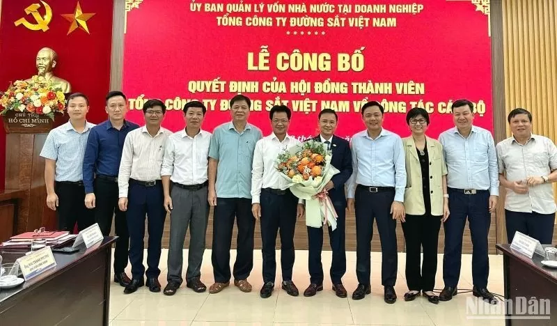 Nhân sự 2/10: Tổng Công ty Đường sắt bổ nhiệm lãnh đạo; UBND TP. Hà Nội điều động nhân sự