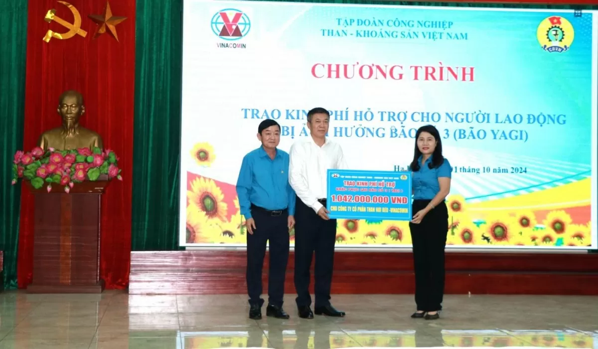 TKV trao kinh phí hỗ trợ cho người lao động bị ảnh hưởng do cơn bão số 3 gây ra