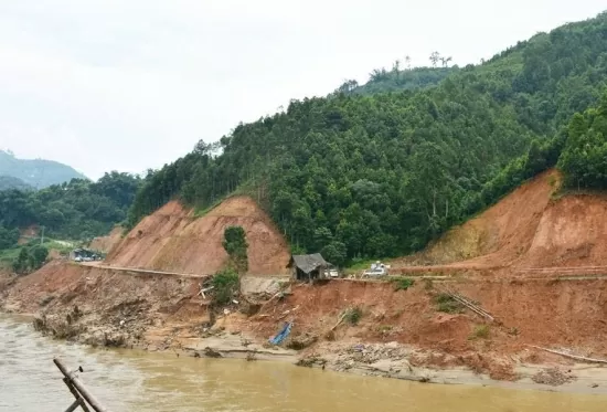 Lào Cai còn trên 4.400 hộ dân nằm trong khu vực nguy hiểm phải di chuyển