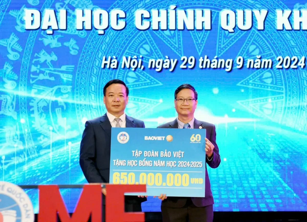 Quỹ học bổng 'Bảo Việt - Niềm tin thắp sáng tương lai' trao gần 10 tỷ đồng tới sinh viên Việt Nam