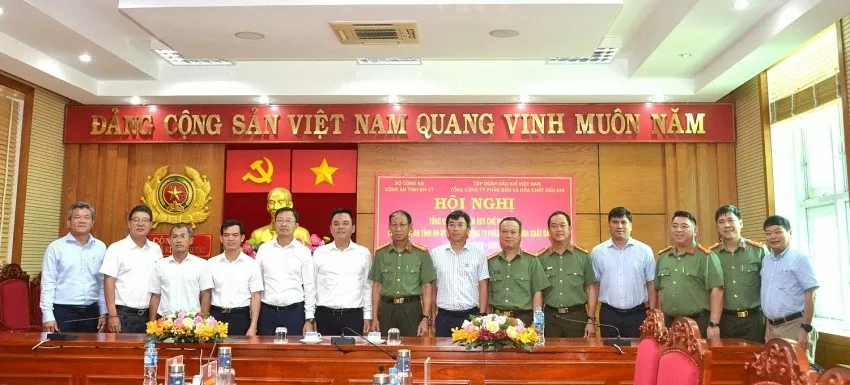 Lãnh đạo PVFCCo và Lãnh đạo Công an tỉnh Bà Rịa - Vũng Tàu tại Hội nghị