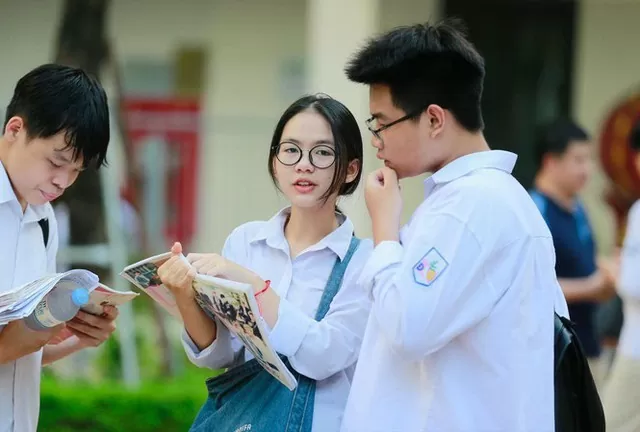 Hoa hậu Mai Phương Thuý chia sẻ tình trạng bất ổn giữa đêm