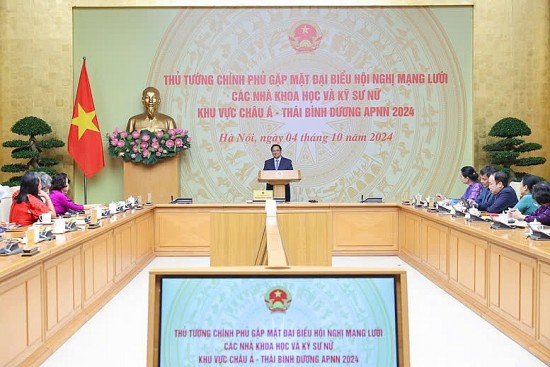 thu tuong pham minh chinh chinh phu viet nam luon tao dieu kien cho doi ngu nu tri thuc phat trien