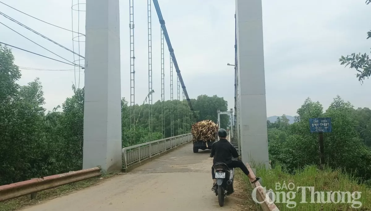 Thừa Thiên Huế: Cầu treo hết hạn sử dụng 10 năm, nhưng mỗi ngày ‘‘gánh’’ hàng trăm lượt xe