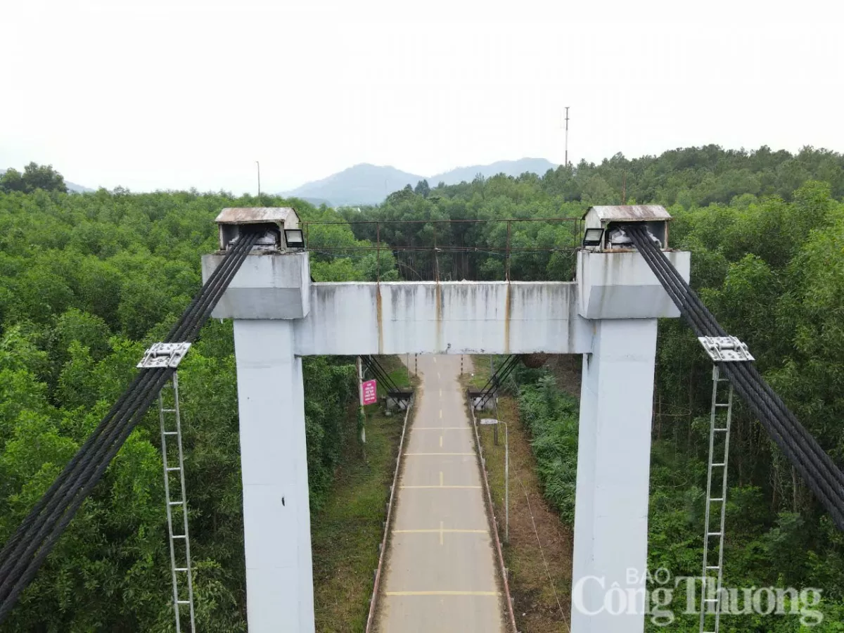 Thừa Thiên Huế: Cầu treo hết hạn sử dụng 10 năm, nhưng mỗi ngày ‘‘gánh’’ hàng trăm lượt xe