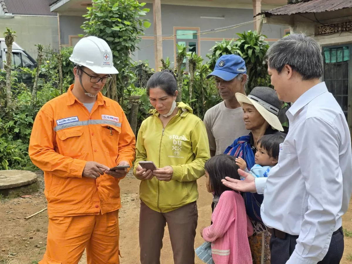 Lâm Đồng: Hiệu quả công tác thu tiền điện không bằng tiền mặt tại các địa bàn vùng sâu, vùng xa