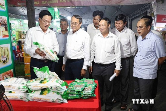 tra vinh dua hang viet den nguoi tieu dung nong thon