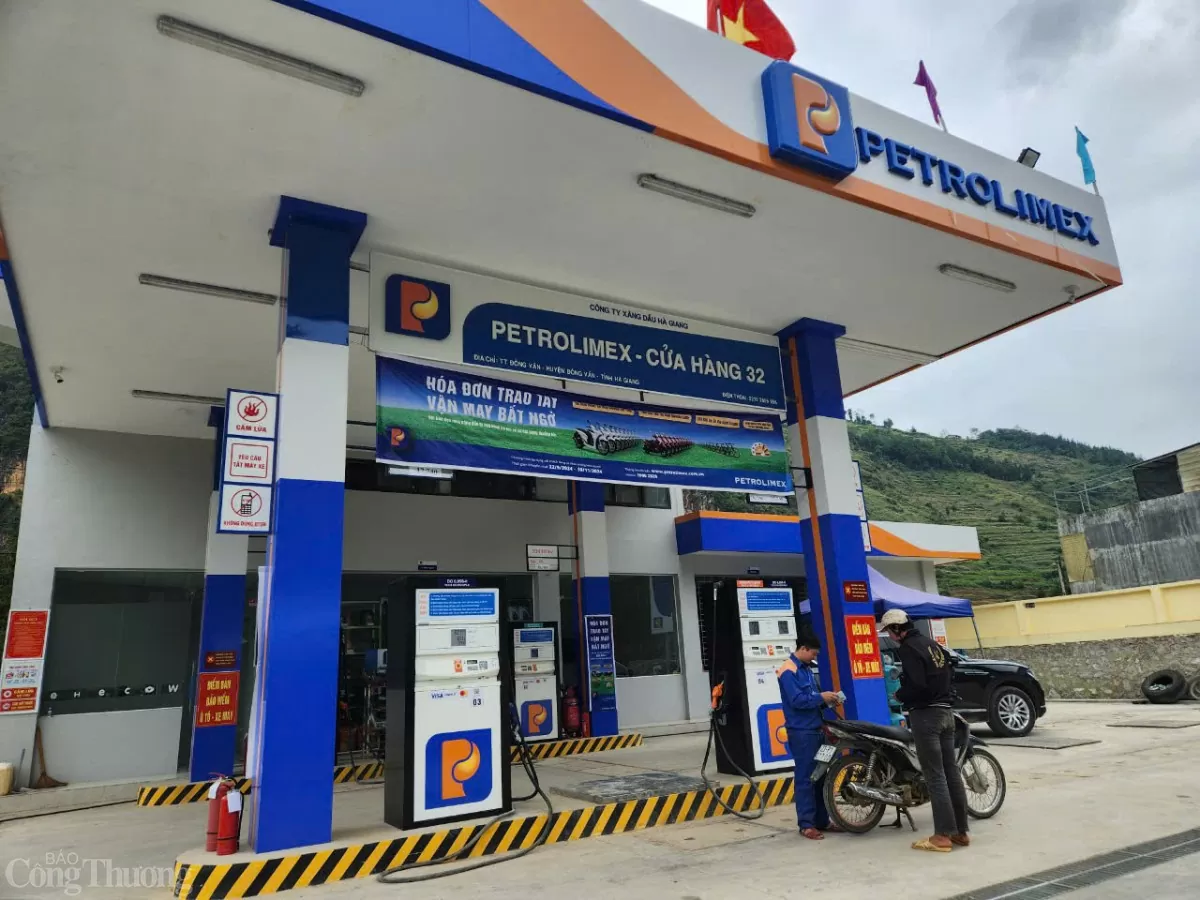 Petrolimex Hà Giang: Tặng quà cho học sinh Trường mầm non Phố Cáo