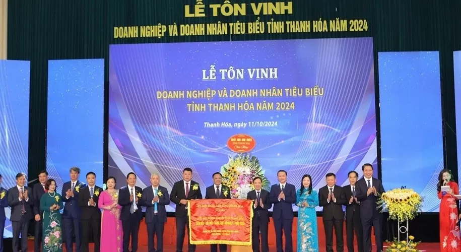 Thanh Hóa: Hai doanh nghiệp có thành tích xuất sắc nhận Cờ thi đua của Chính phủ