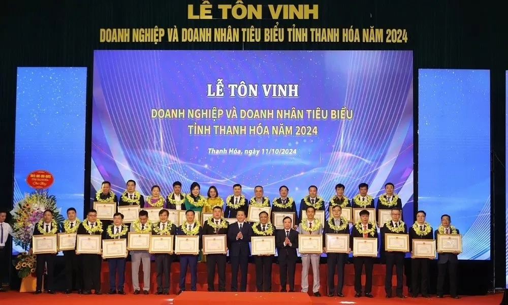 Thanh Hóa: Hai doanh nghiệp có thành tích xuất sắc nhận Cờ thi đua của Chính phủ