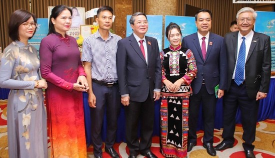 4 tap the 11 ca nhan xuat sac duoc vinh danh tai le trao giai thuong phu nu viet nam nam 2024