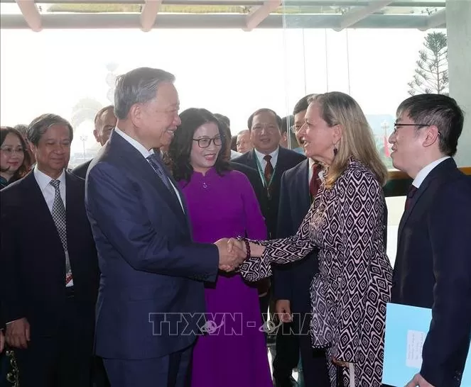 Tổng Bí thư, Chủ tịch nước Tô Lâm với đại biểu. 