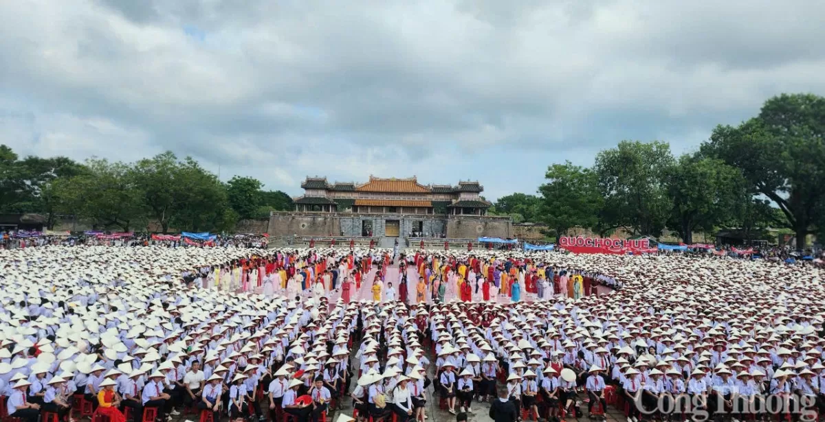 Thừa Thiên Huế: Hàng ngàn chiếc nón gắn cờ tổ quốc cổ vũ chung kết Đường lên đỉnh Olympia