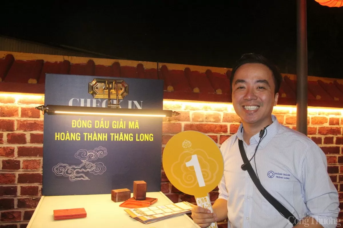 Ngược về quá khứ trong tour đêm “Giải mã Hoàng thành Thăng Long”