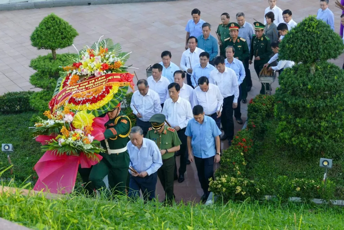 Tổng Bí thư, Chủ tịch nước Tô Lâm dâng hương tại Khu di tích Thành cổ Quảng Trị