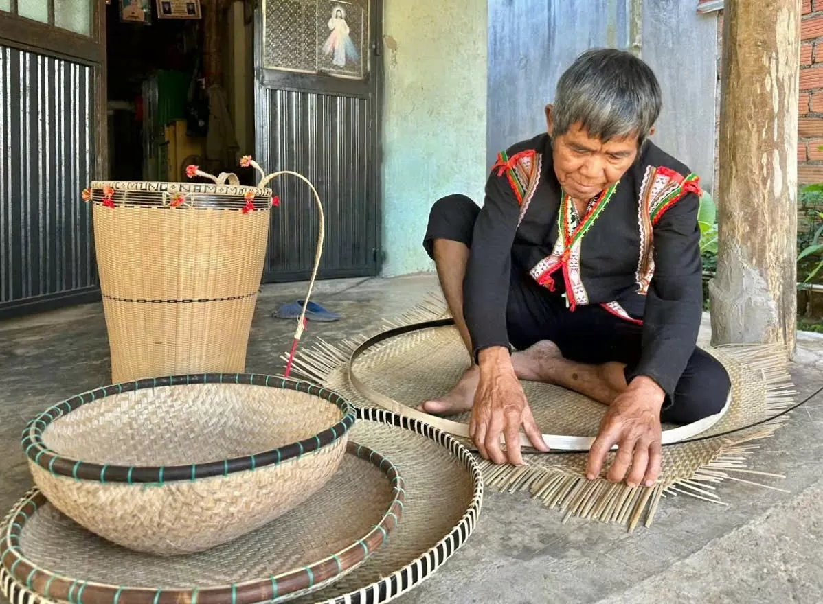 Kon Tum: Người Xơ Đăng bảo tồn nghề đan lát truyền thống