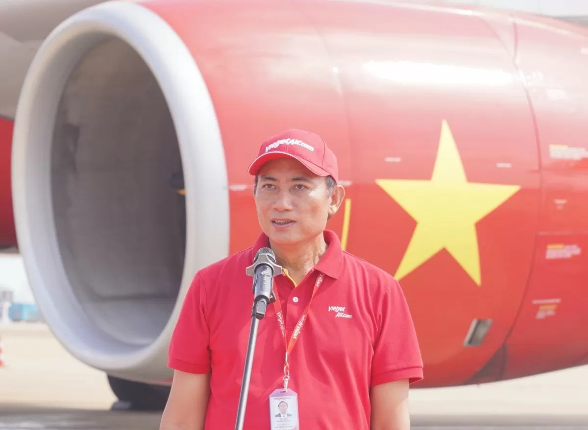 Phó Tổng giám đốc Vietjet Tô Việt Thắng phát biểu nhân chuyến bay đầu tiên sử dụng nhiên liệu SAF, góp phần đạt mục tiêu giảm phát thải ròng về 0 vào năm 2050