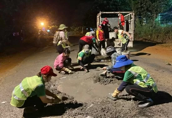 Những chiến sĩ tình nguyện trắng đêm