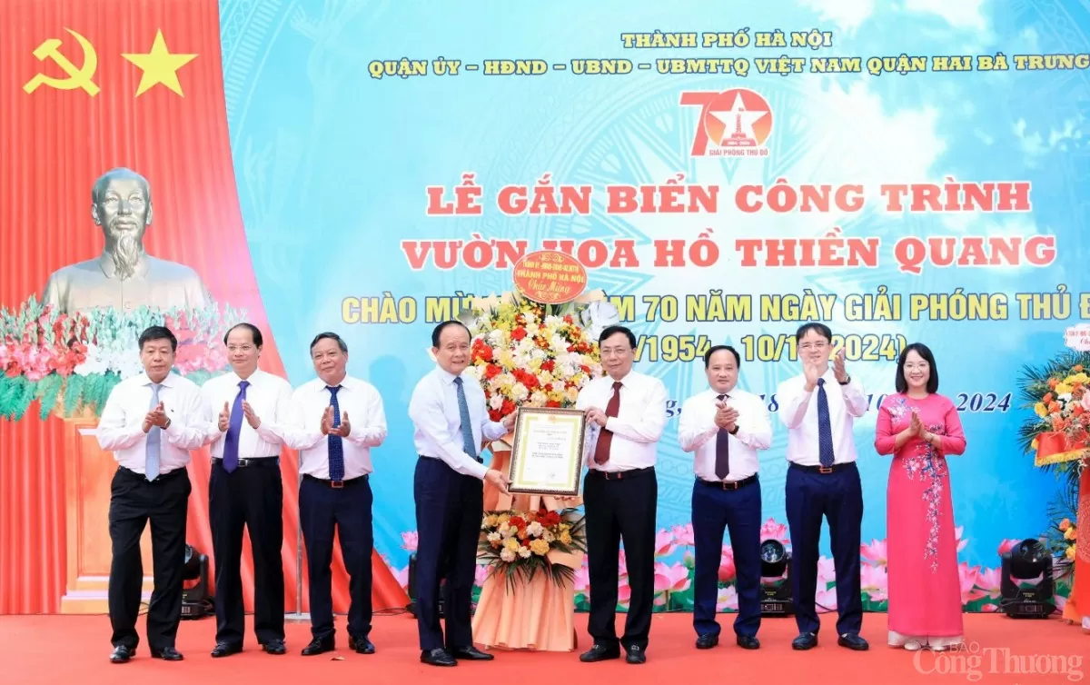 Hà Nội: Quận Hai Bà Trưng gắn biển công trình vườn hoa hồ Thiền Quang