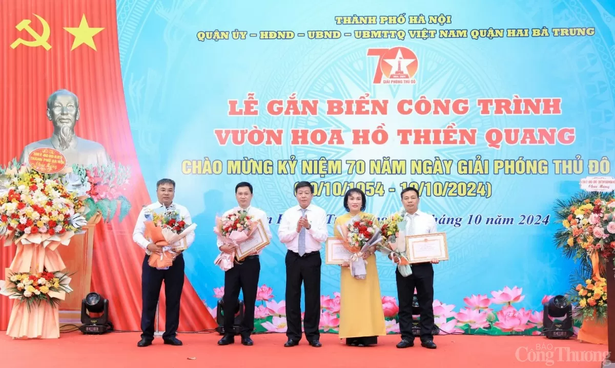 Hà Nội: Quận Hai Bà Trưng gắn biển công trình vườn hoa hồ Thiền Quang