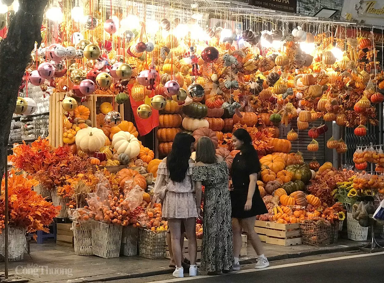 Không khí ‘ma mị’, ‘kỳ bí’ trên phố Hàng Mã trước thềm Halloween