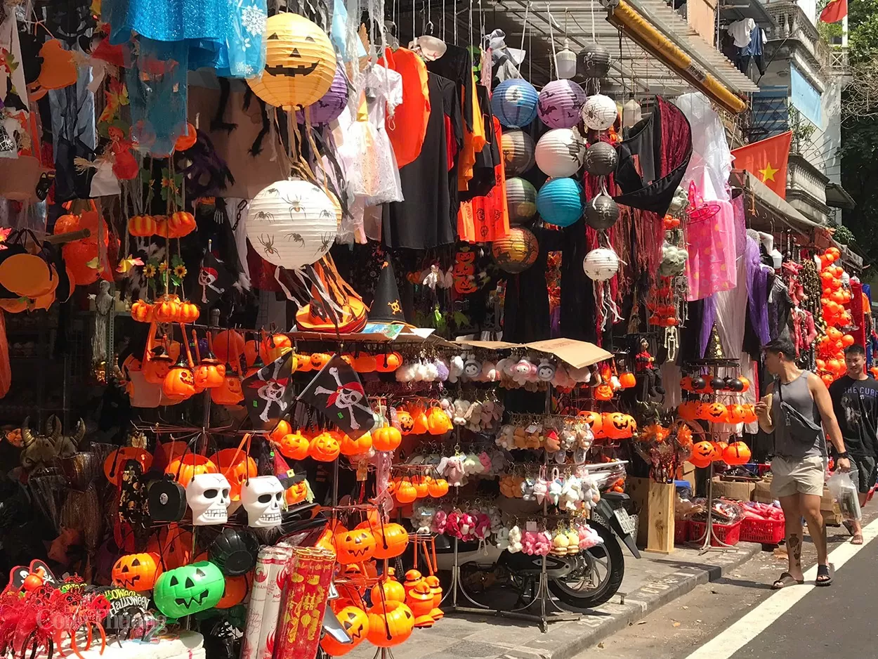 Không khí ‘ma mị’, ‘kỳ bí’ trên phố Hàng Mã trước thềm Halloween