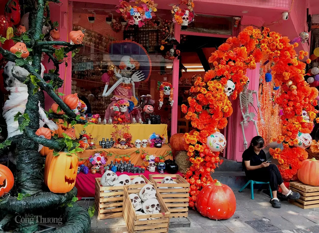 Không khí ‘ma mị’, ‘kỳ bí’ trên phố Hàng Mã trước thềm Halloween