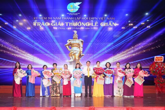 hai phong 8 phu nu tieu bieu nhan giai thuong le chan lan thu 13