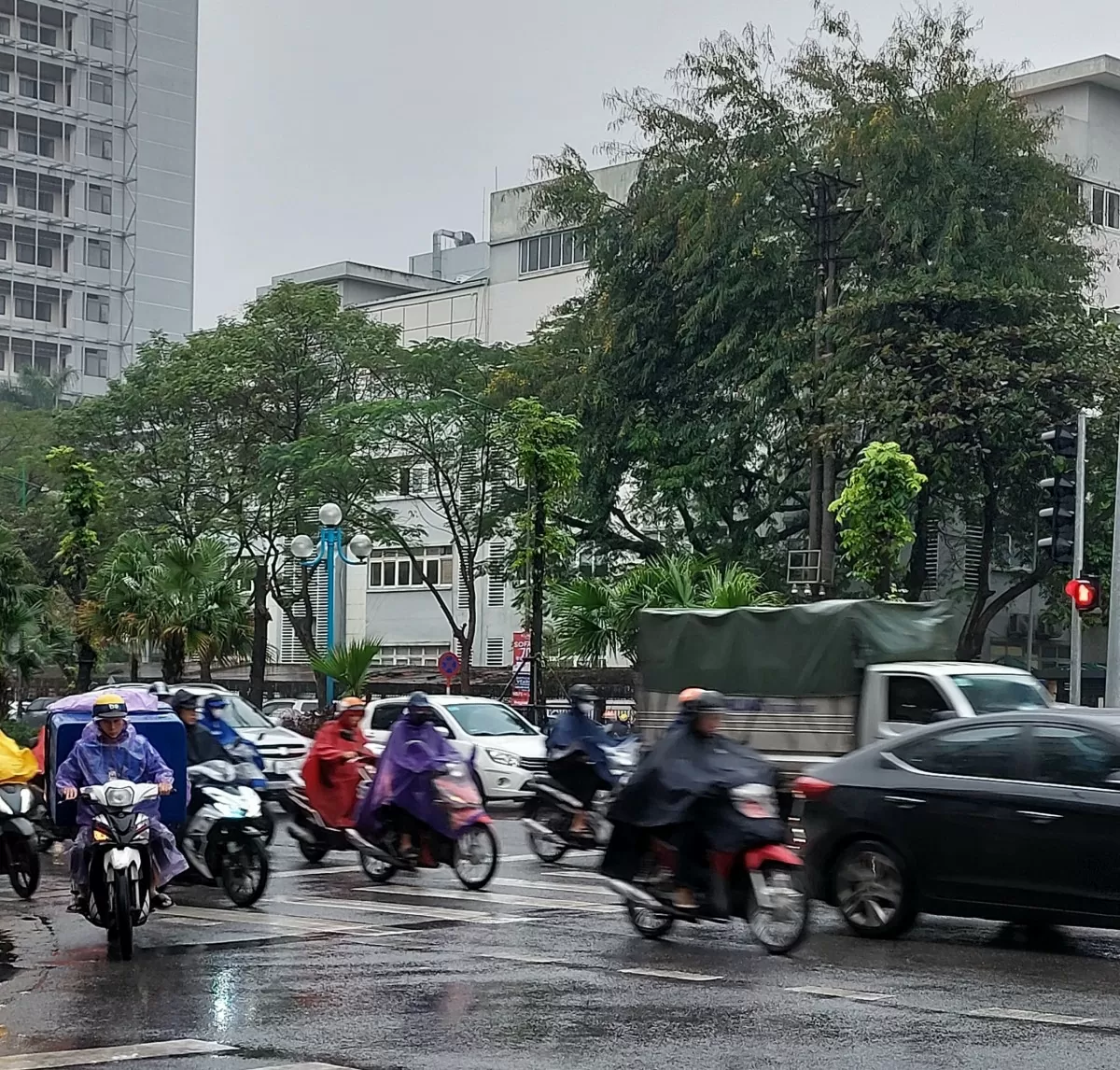 Dự báo thời tiết Hà Nội ngày 19/10/2024: Hà Nội gió mùa Đông Bắc gây mưa, nhiệt độ giảm nhẹ