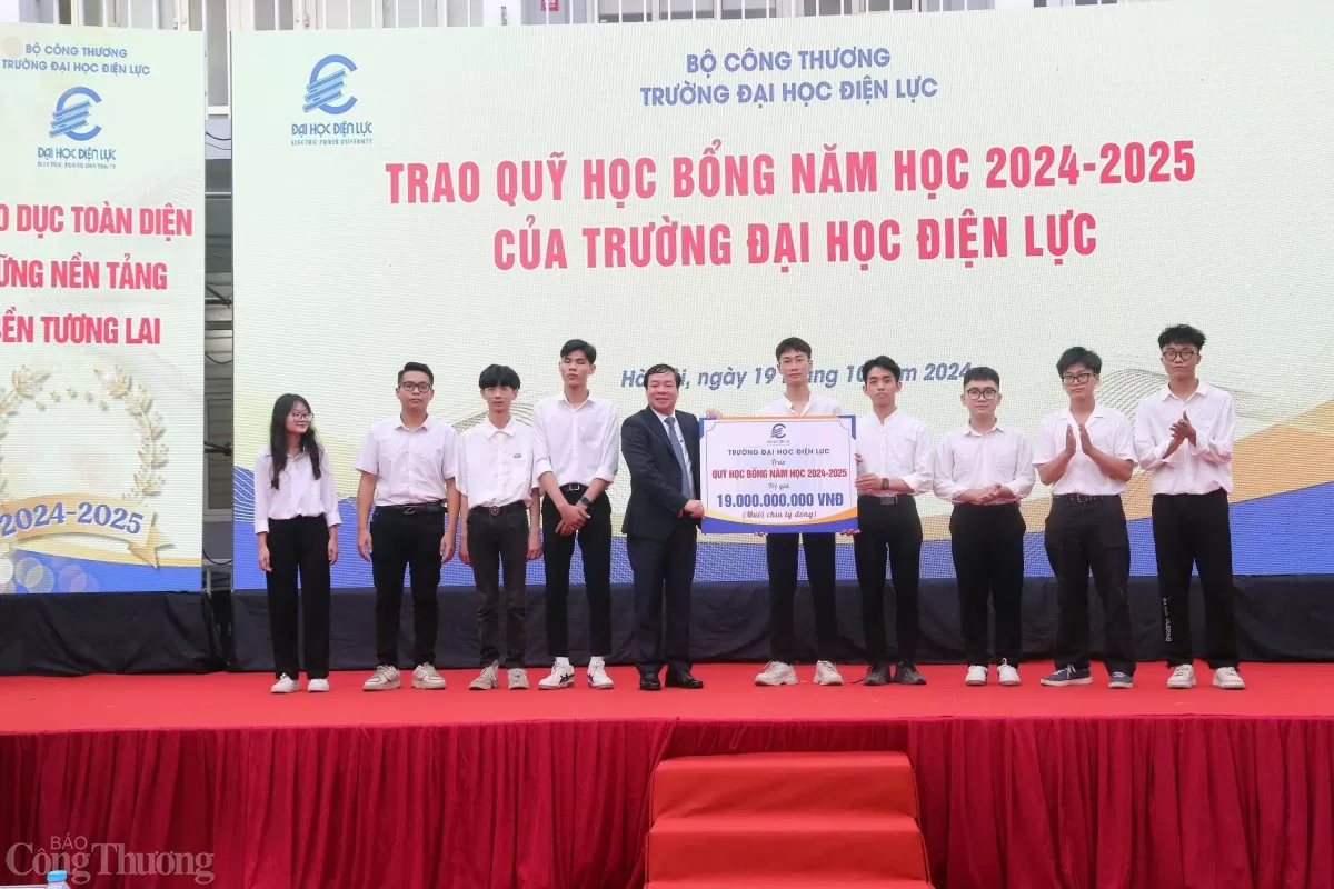 Trường Đại học Điện lực tổ chức lễ khai giảng năm học 2024 và trao bằng tốt nghiệp đợt 2