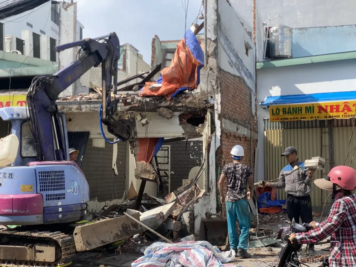 TP. Hồ Chí Minh: Người dân tất bật tháo dỡ nhà cửa, giao đất mở rộng đường Chu Văn An