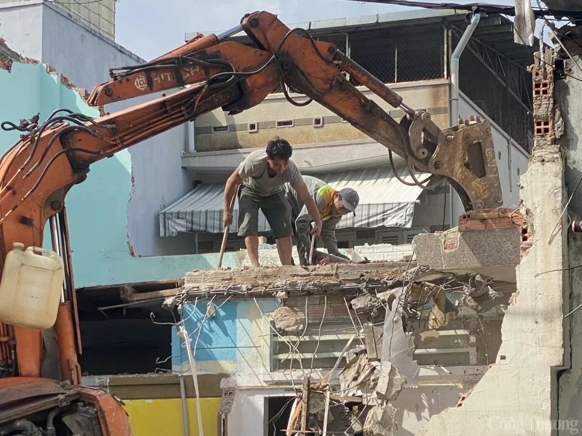 TP. Hồ Chí Minh: Người dân tất bật tháo dỡ nhà cửa, giao đất mở rộng đường Chu Văn An