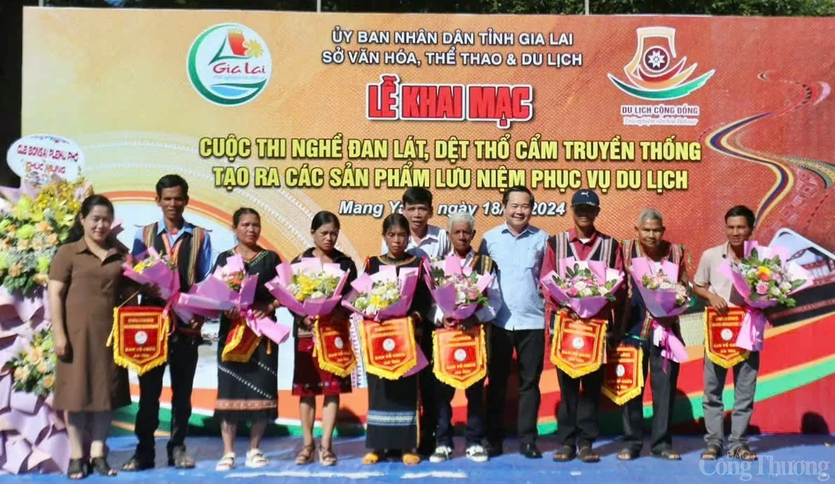 Về Gia Lai xem đồng bào Bahnar thi đan lát, dệt thổ cẩm truyền thống