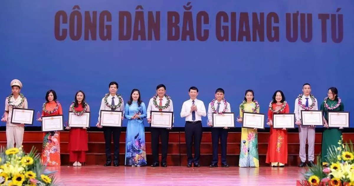 9 cá nhân đạt danh hiệu 'Công dân Bắc Giang ưu tú' được tặng thưởng hơn 210 triệu đồng