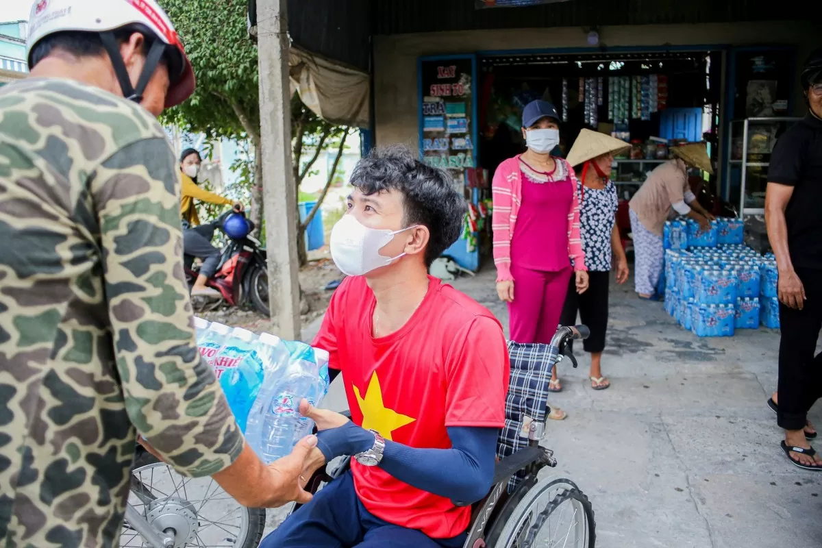 Vượt định mệnh, dùng đôi chân khuyết nhược đi trao yêu thương