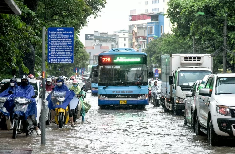 Hà Nội tăng giá vé xe buýt từ 1/11: Những người trẻ nói gì?