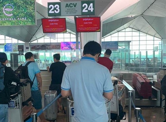 tam hoan xuat canh giam doc cong ty co phan dau tu dia oc dat vuong chi nhanh bac giang