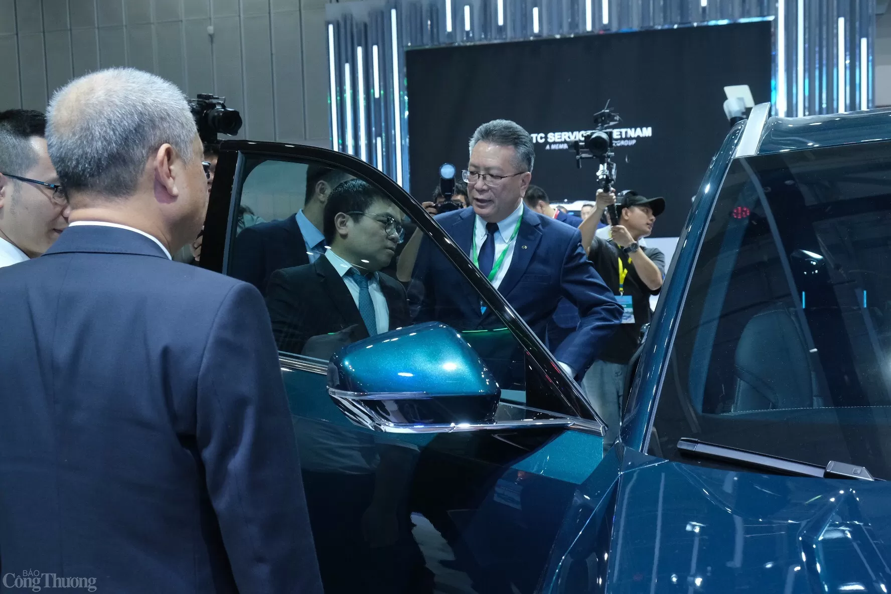 Chùm ảnh: Thứ trưởng Trương Thanh Hoài dự Vietnam Motor Show 2024