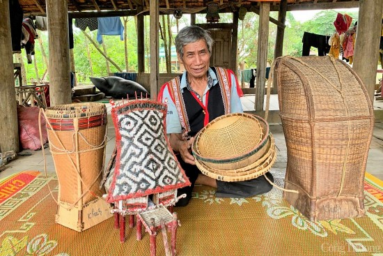 nguoi ha lang o kon tum bao ton net van hoa truyen thong cua nghe sinh ra tu lang
