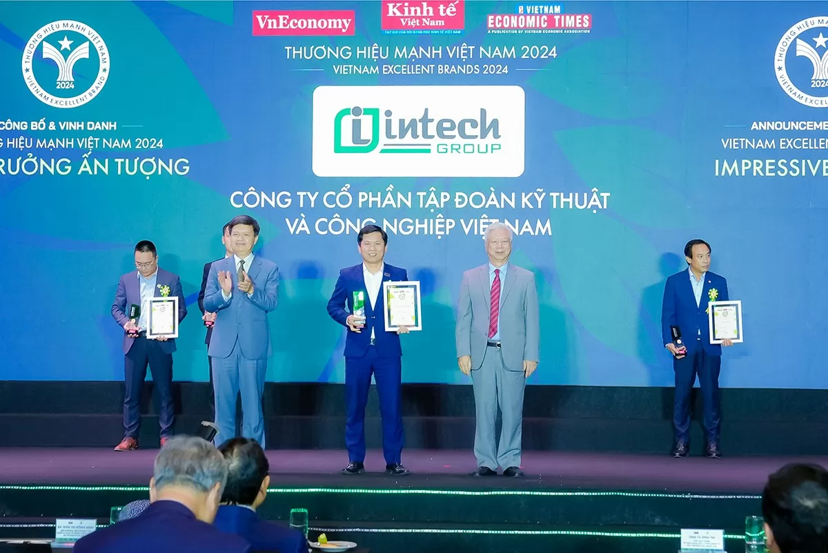 Ông Hoàng Hững Thắng thay mặt Intech Group nhận Thương hiệu Mạnh Việt Nam 2024