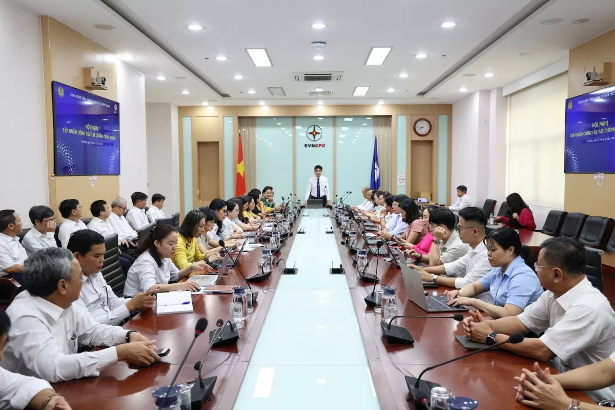 Hơn 30 đại biểu là cán bộ phụ trách kế toán công đoàn đến từ các đơn vị tham gia tập huấn nghiệp vụ (Ảnh:CTV) Hơn 30 đại biểu là cán bộ phụ trách kế toán công đoàn đến từ các đơn vị tham gia tập huấn nghiệp vụ (Ảnh:CTV)