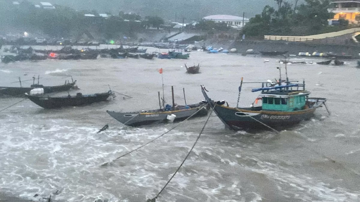 Bão số 6 cách Đà Nẵng 110km, đảo Cù Lao Chàm (Quảng Nam) đã có gió cấp 8