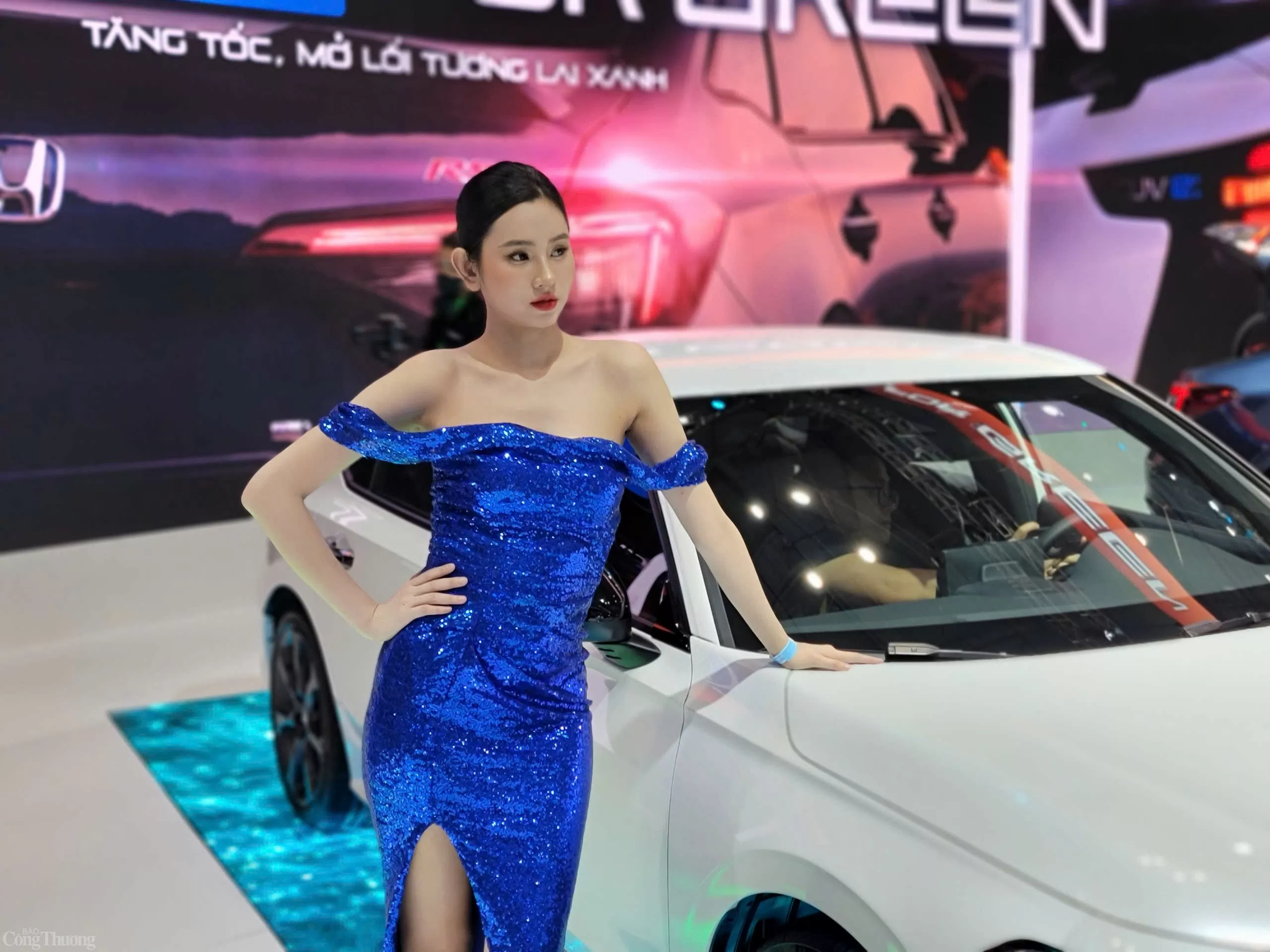 Chùm ảnh: Ngắm ‘bóng hồng’ Việt tại Triển lãm Vietnam Motor Show 2024