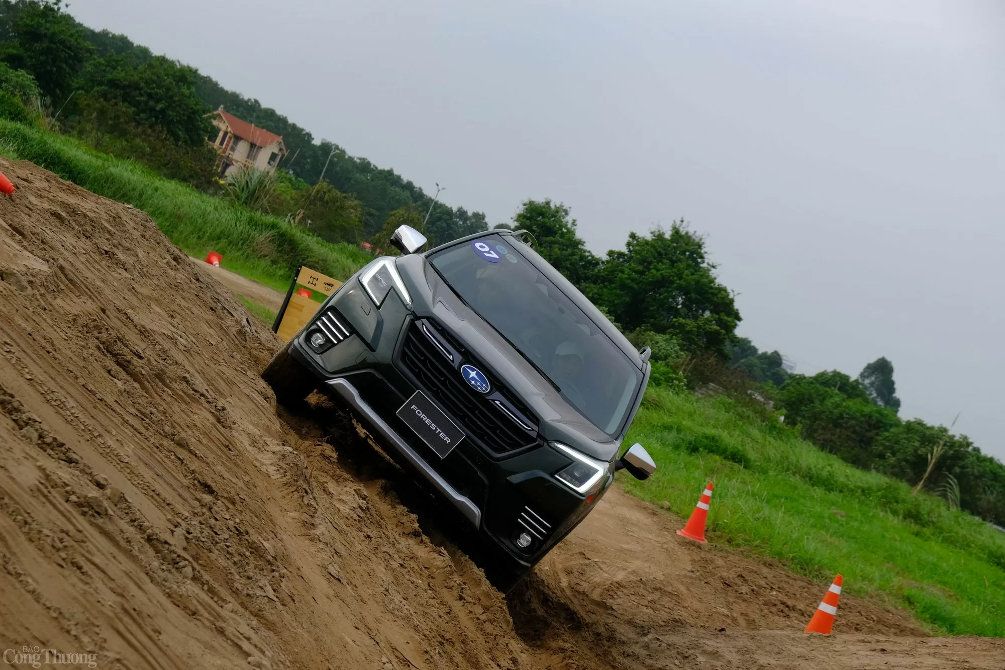 Vietnam Motor Show 2024: Trải nghiệm loạt ô tô địa hình dành cho dân phượt thủ thích 'leo đèo, lội suối'